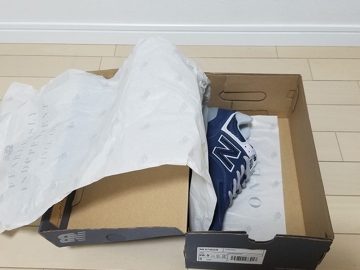 ML574EGNの箱と中身